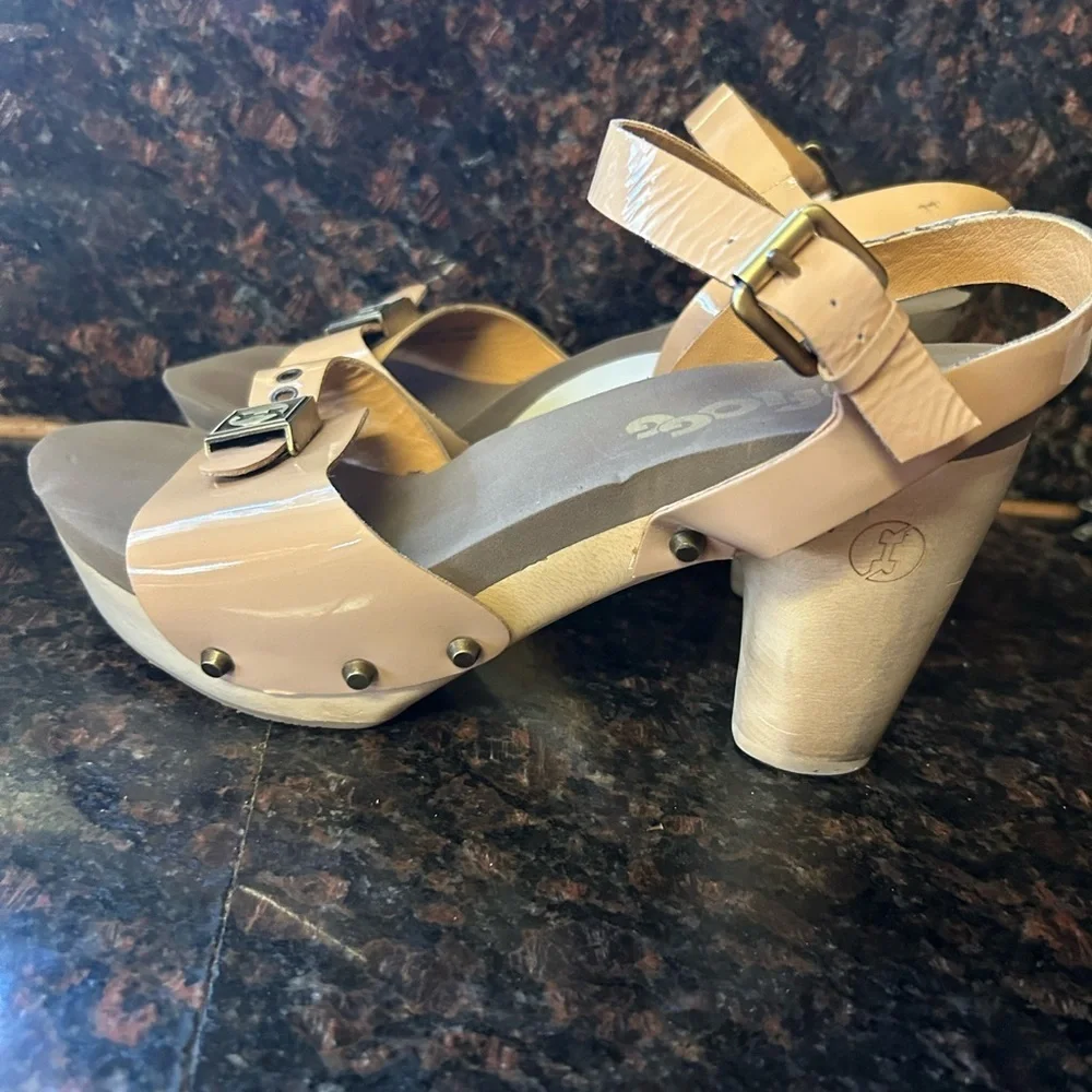 Flogg Fantastic Leather Nude Open Toe Platform Chunky Block Heel Sandal 9 Women